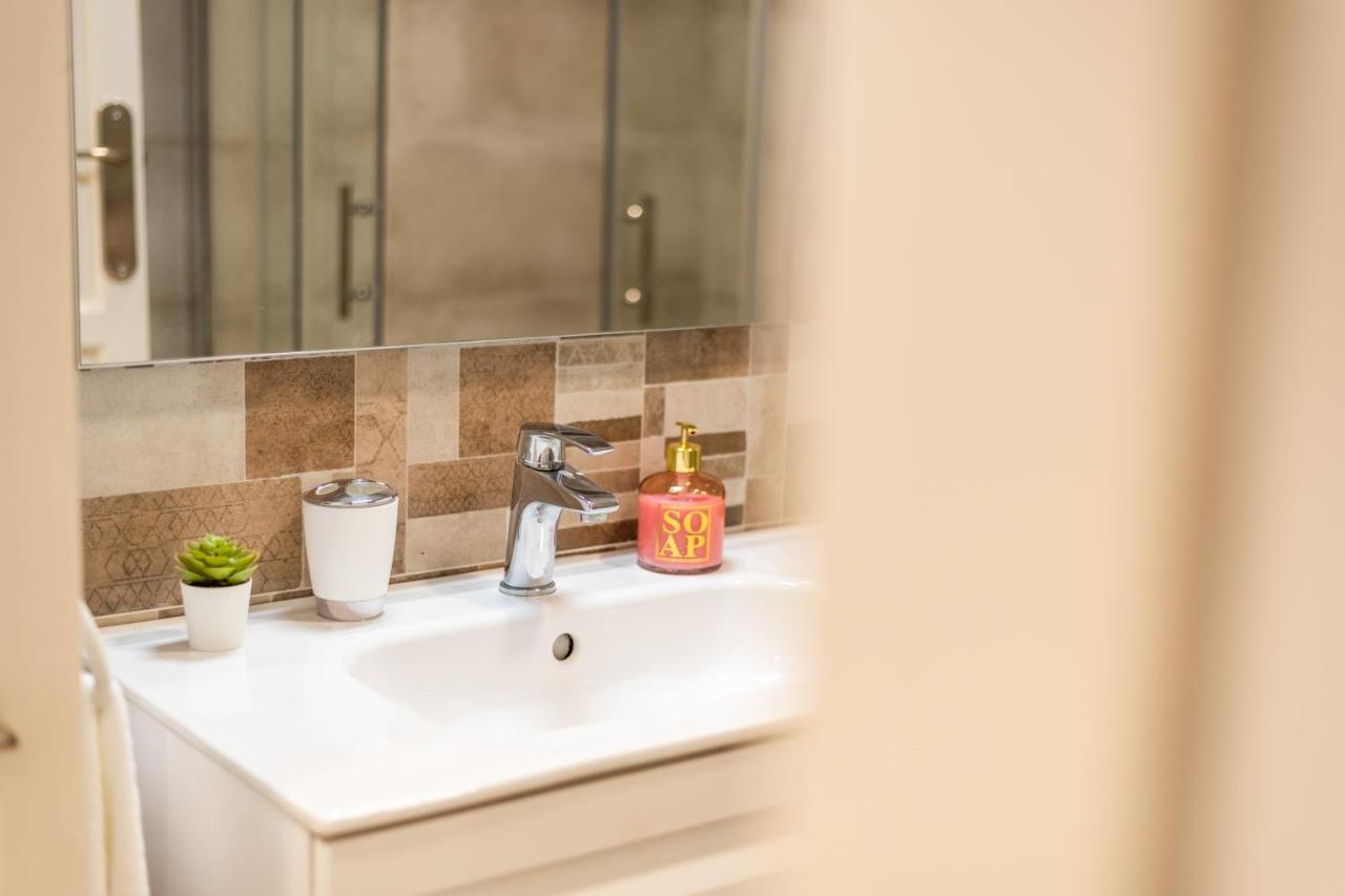 Tuguest Plaza Pescaderia - Catedral Apartman Granada Kültér fotó